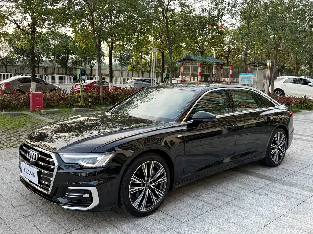 Audi A6L — фото 1