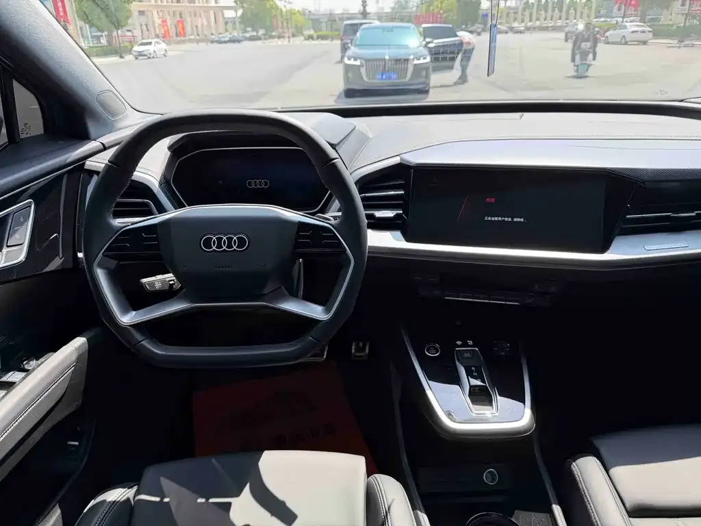 Audi Q4 e-tron — фото 4