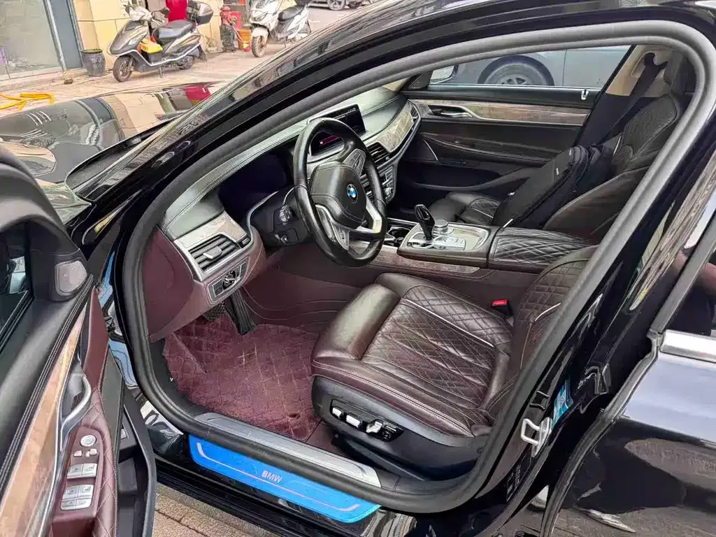 BMW 7 Series 2021 из CN, фото 2