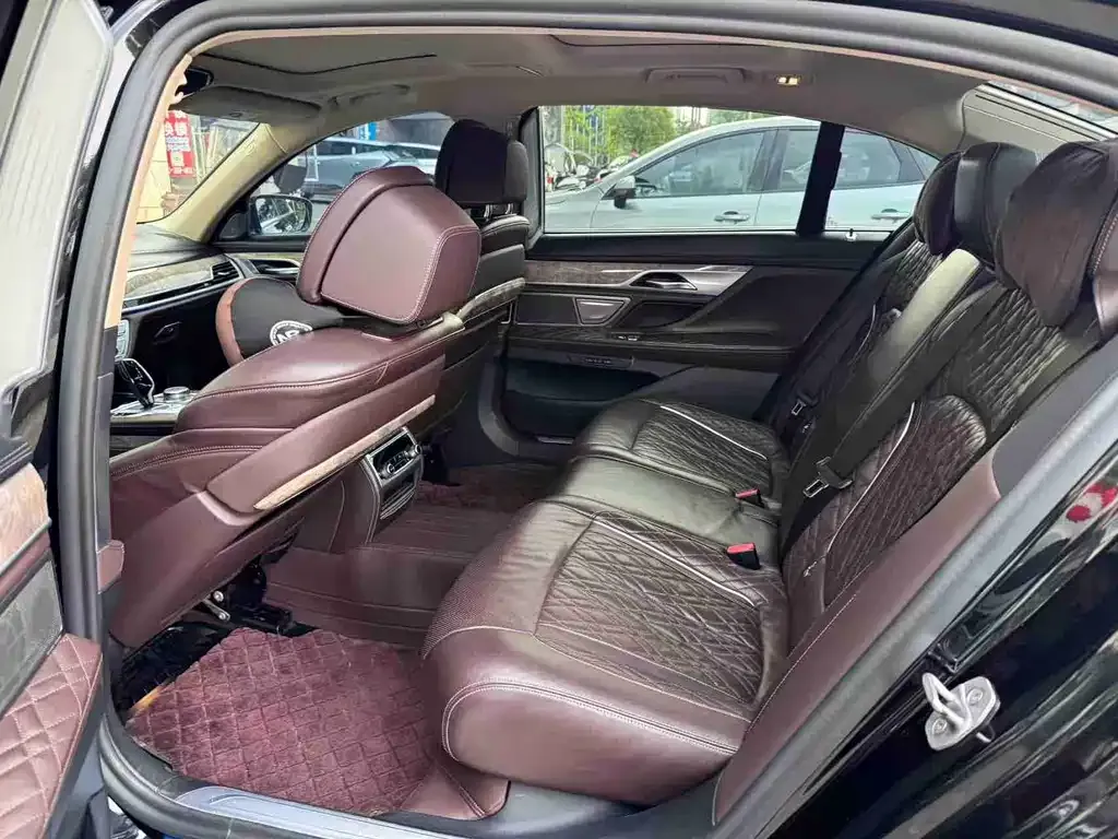 BMW 7 Series 2021 из CN, фото 3