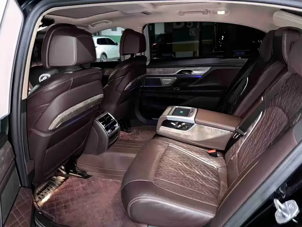 BMW 7 Series 2021 из CN, фото 7