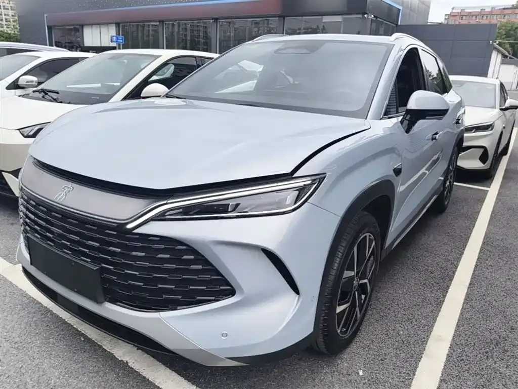 BYD L DM-i — фото 1