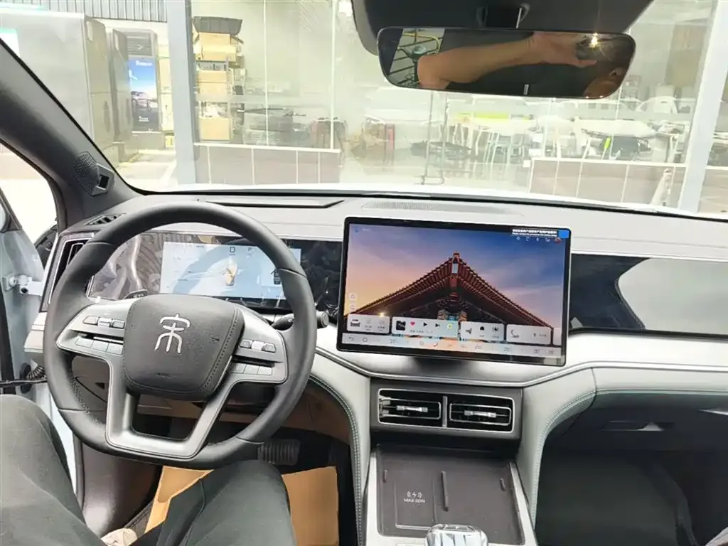 BYD L DM-i — фото 9