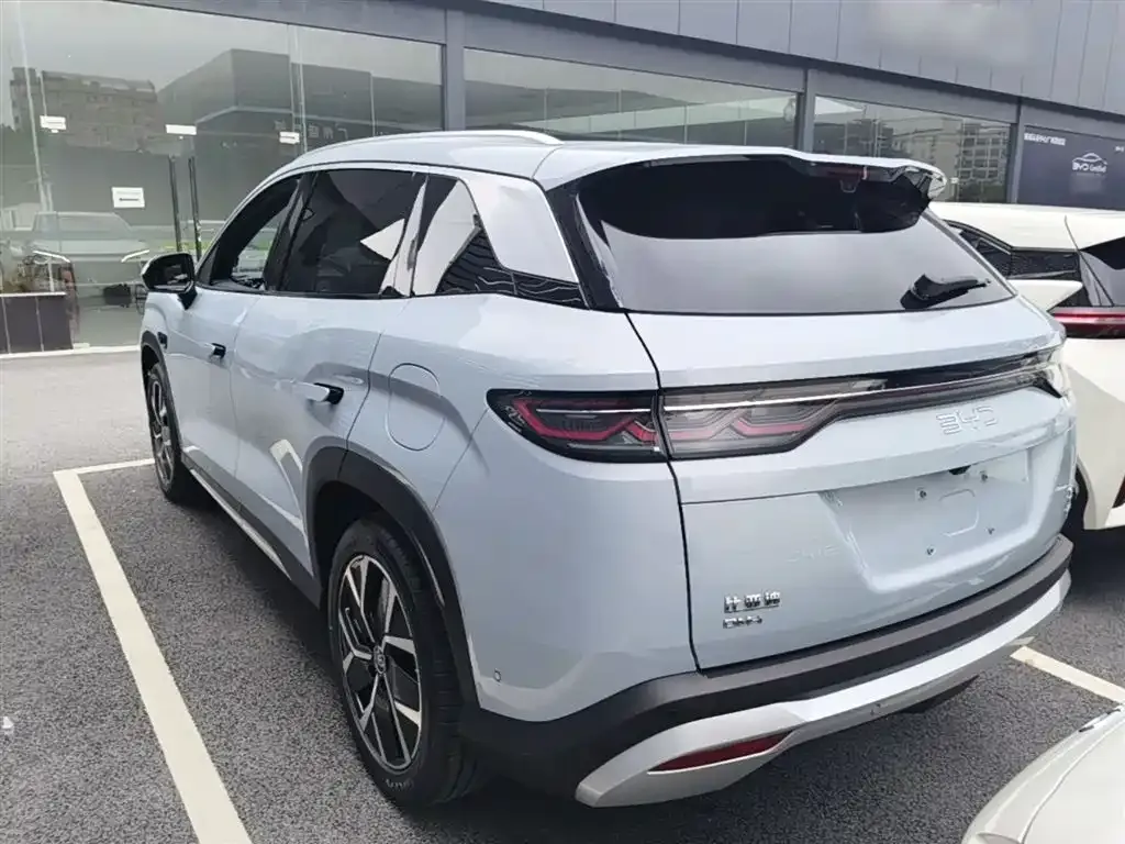 BYD L DM-i — фото 7