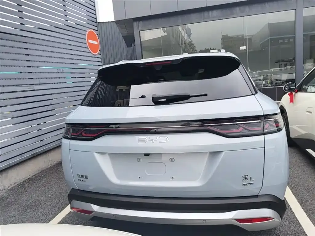 BYD L DM-i — фото 8