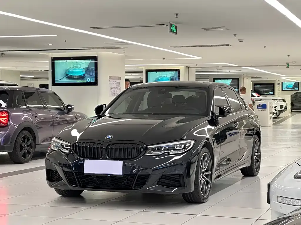 BMW 3 Series 2022 из CN, фото 1