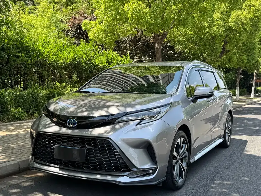 Toyota Granvia 2023 из CN, фото 1