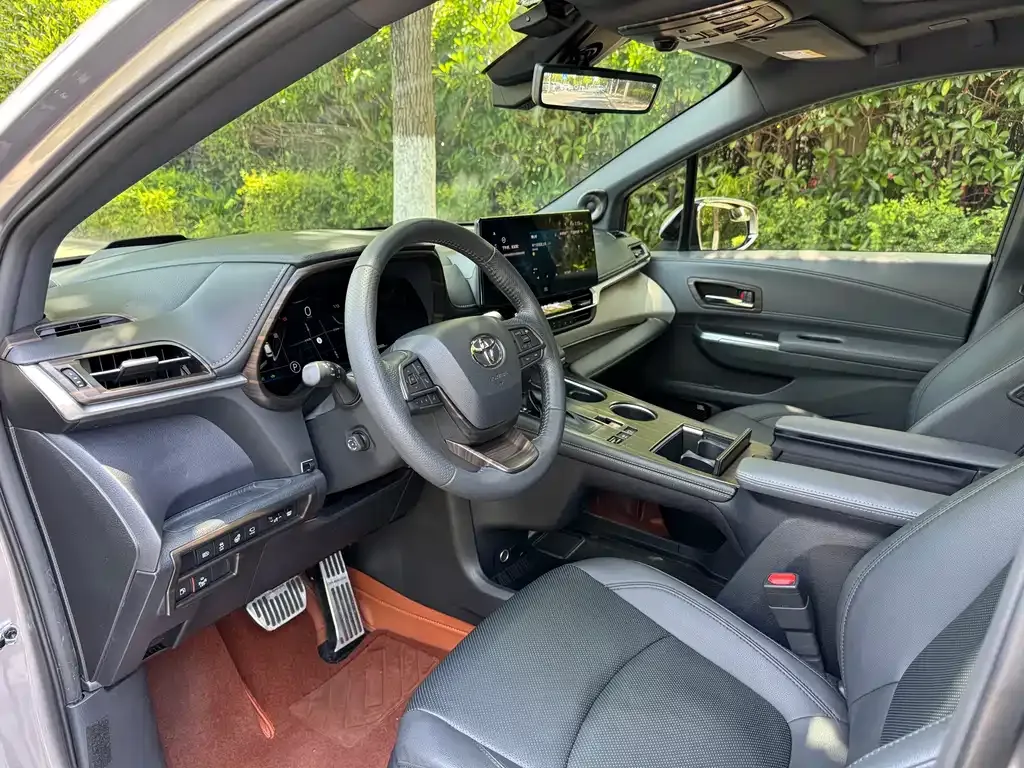 Toyota Granvia 2023 из CN, фото 6