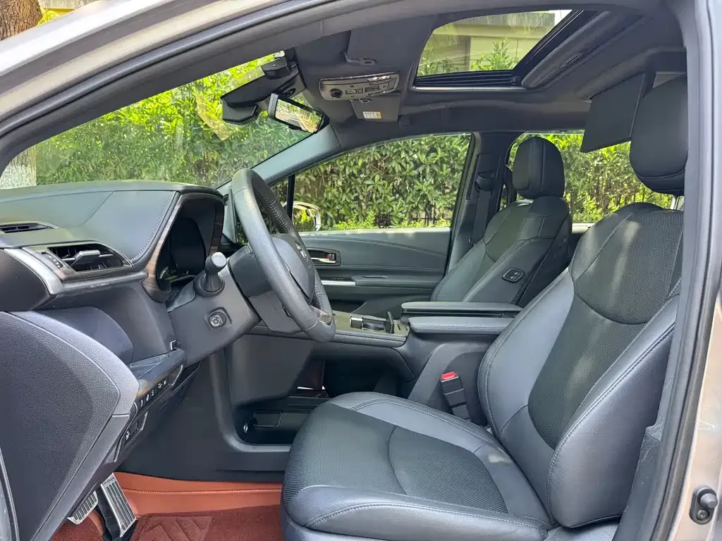 Toyota Granvia 2023 из CN, фото 2