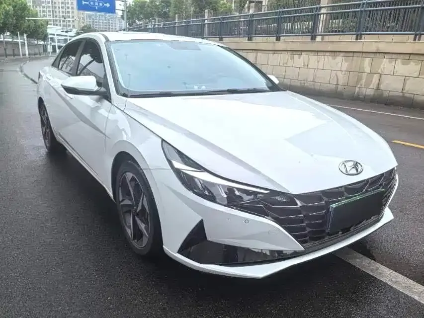 Hyundai Elantra 2023 из CN, фото 3