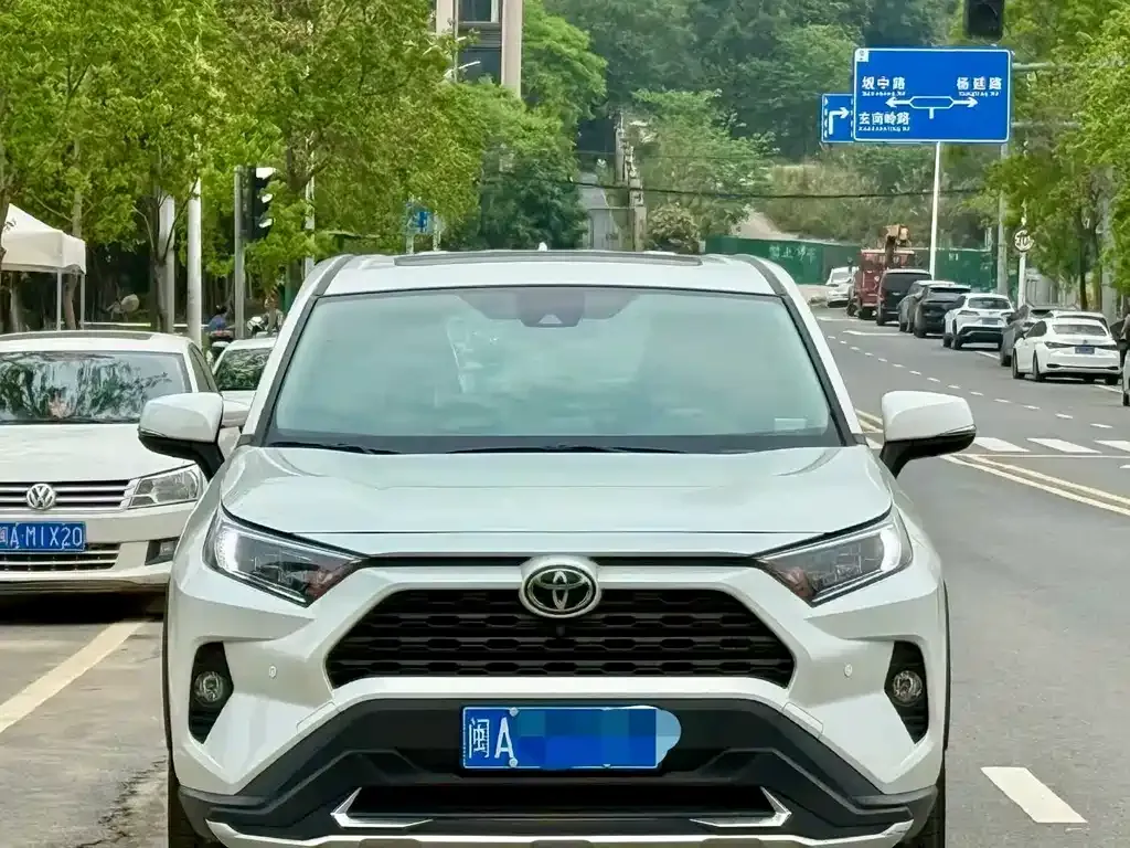 Toyota RAV4 — фото 2