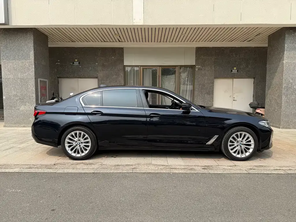 BMW 5 Series 2022 из CN, фото 2