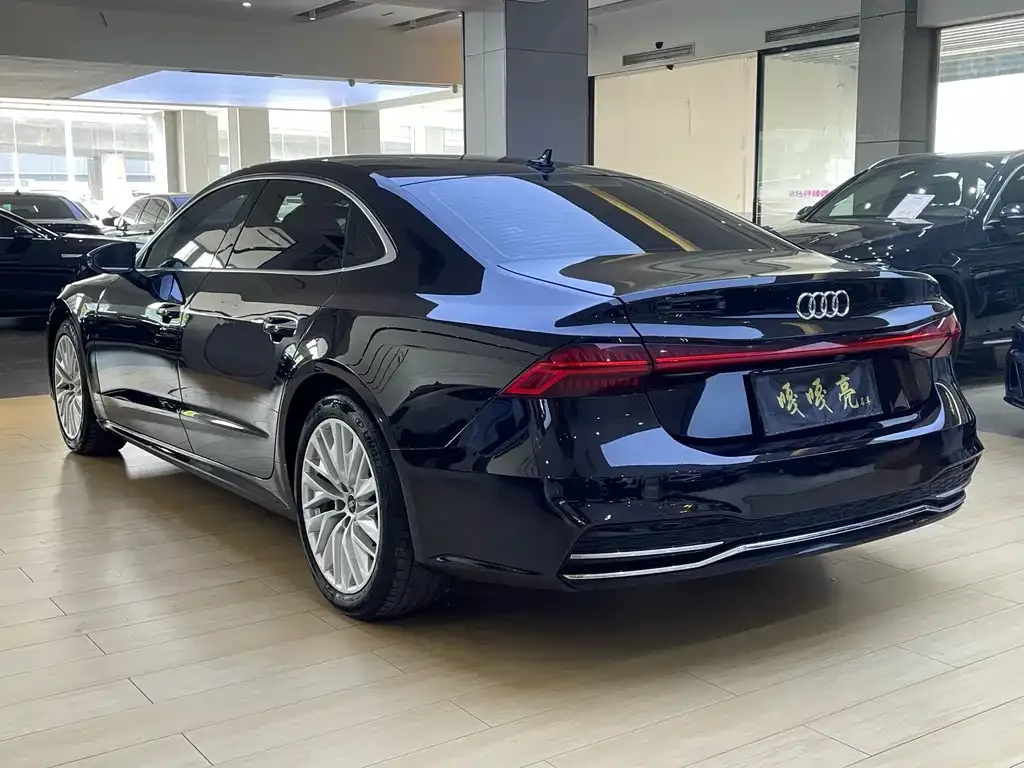 Audi A7L — фото 7