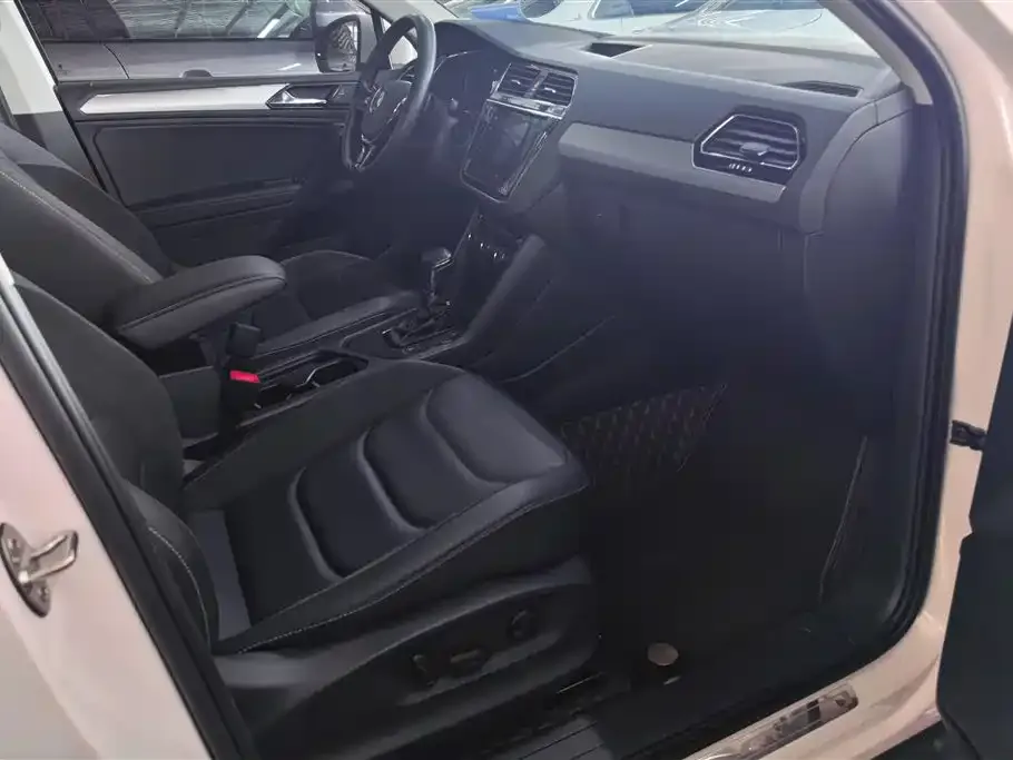 Volkswagen Tiguan L 2021 из CN, фото 4
