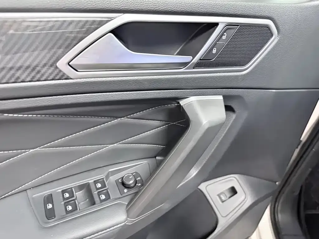 Volkswagen Tiguan L 2021 из CN, фото 7