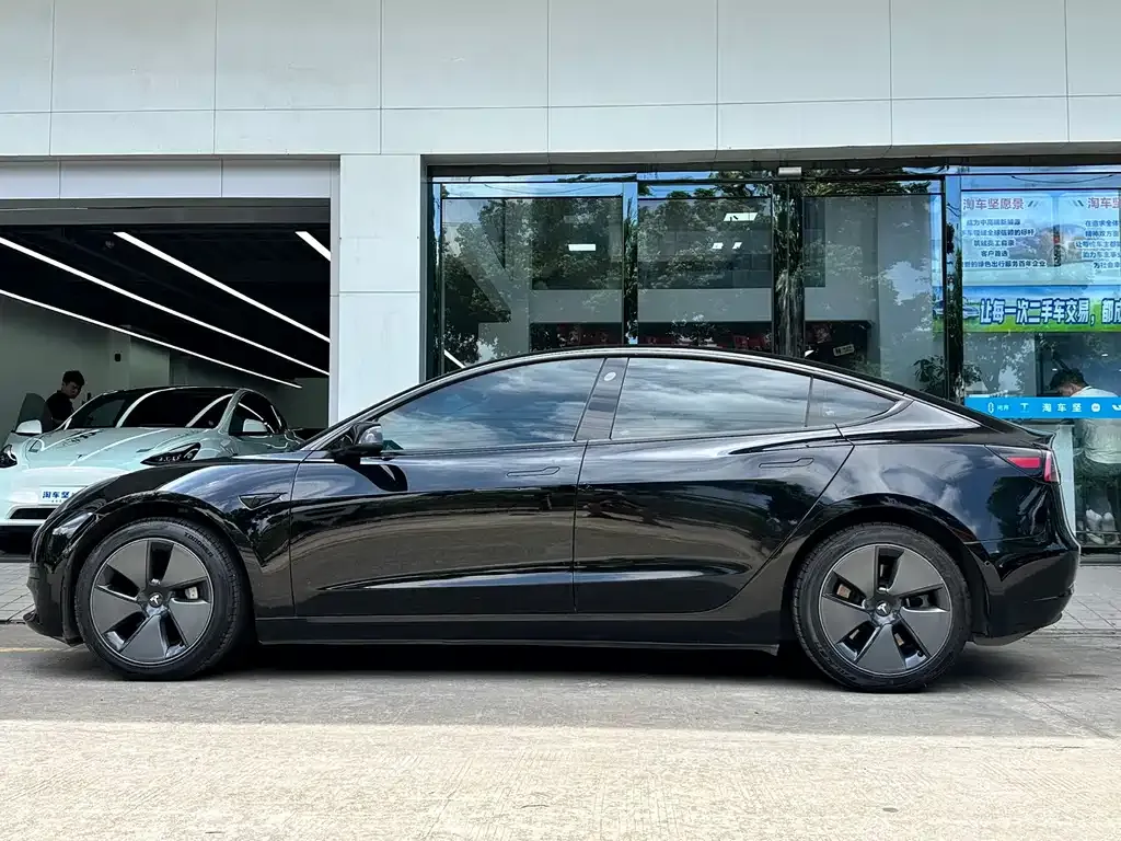 Tesla Model 3 — фото 4