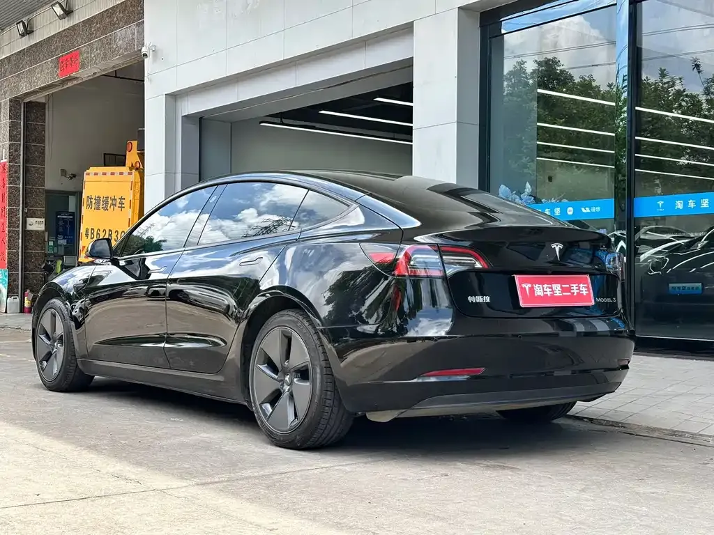 Tesla Model 3 — фото 5