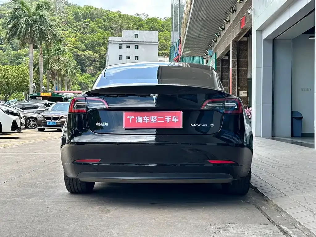 Tesla Model 3 — фото 7