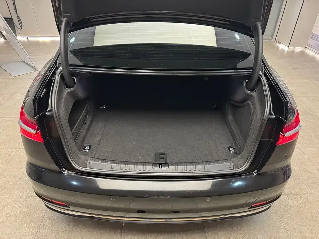 Audi A6L 2023 из CN, фото 6