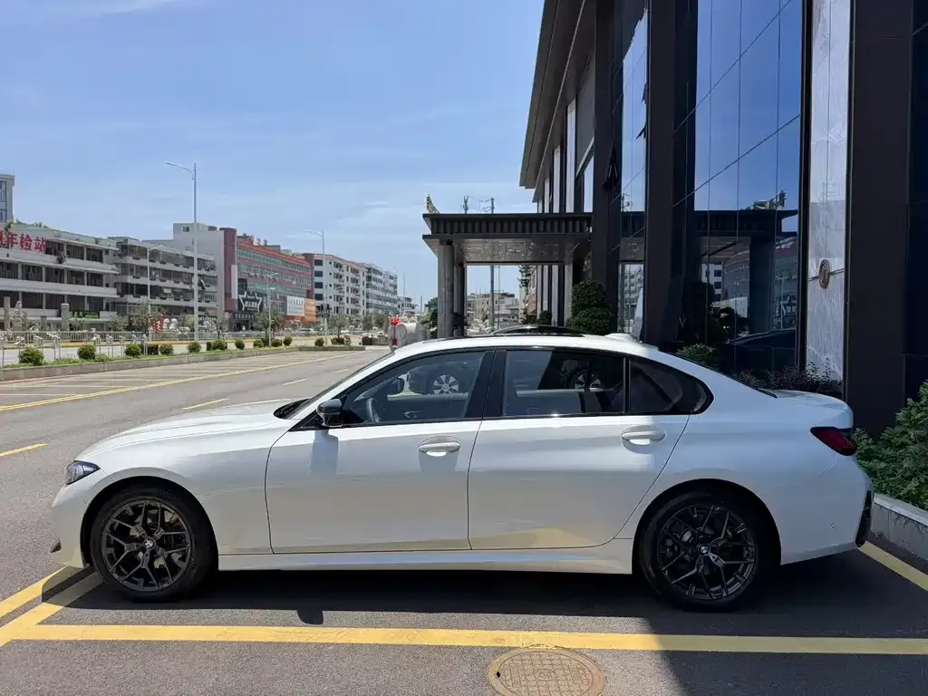 BMW 3 Series 2025 из CN, фото 6