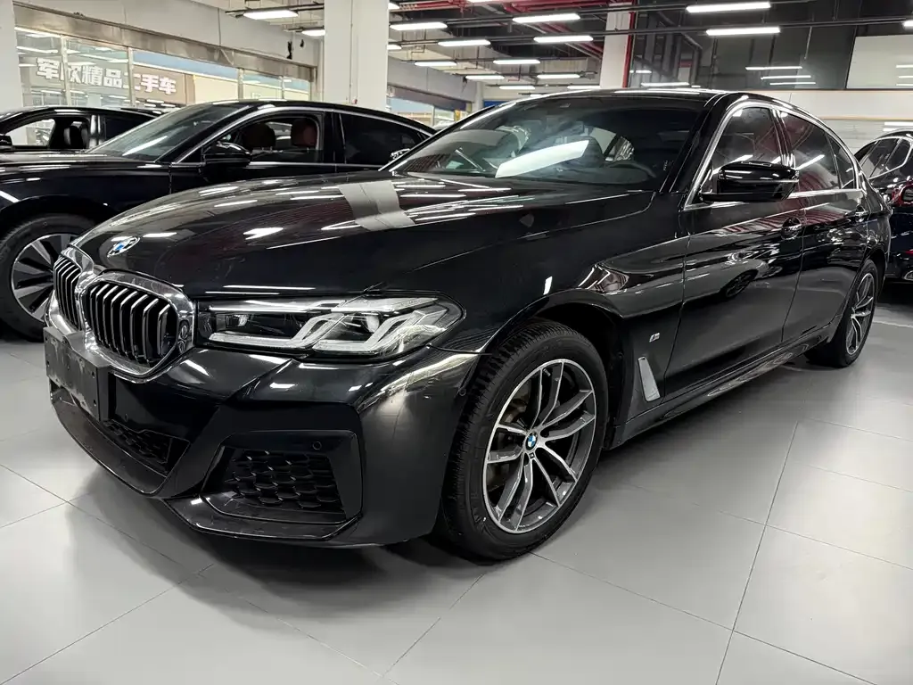 BMW 5 Series — фото 1