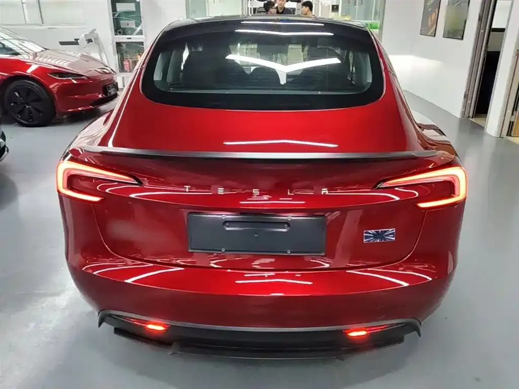 Tesla Model 3 — фото 7