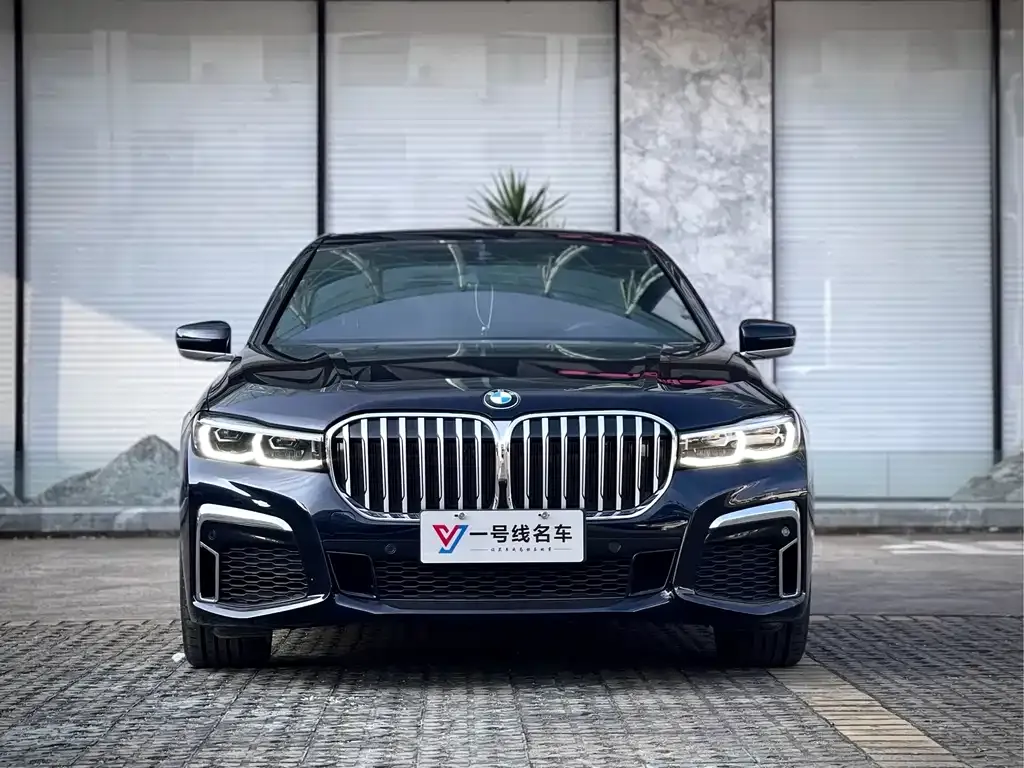BMW 7 Series — фото 1