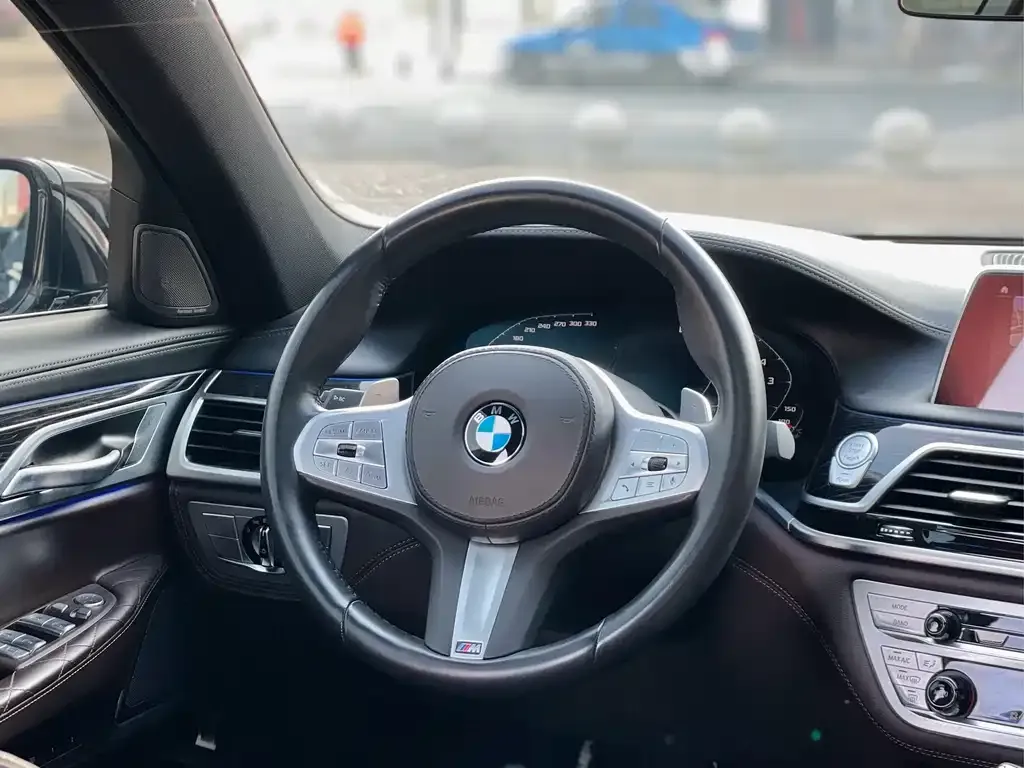 BMW 7 Series — фото 2
