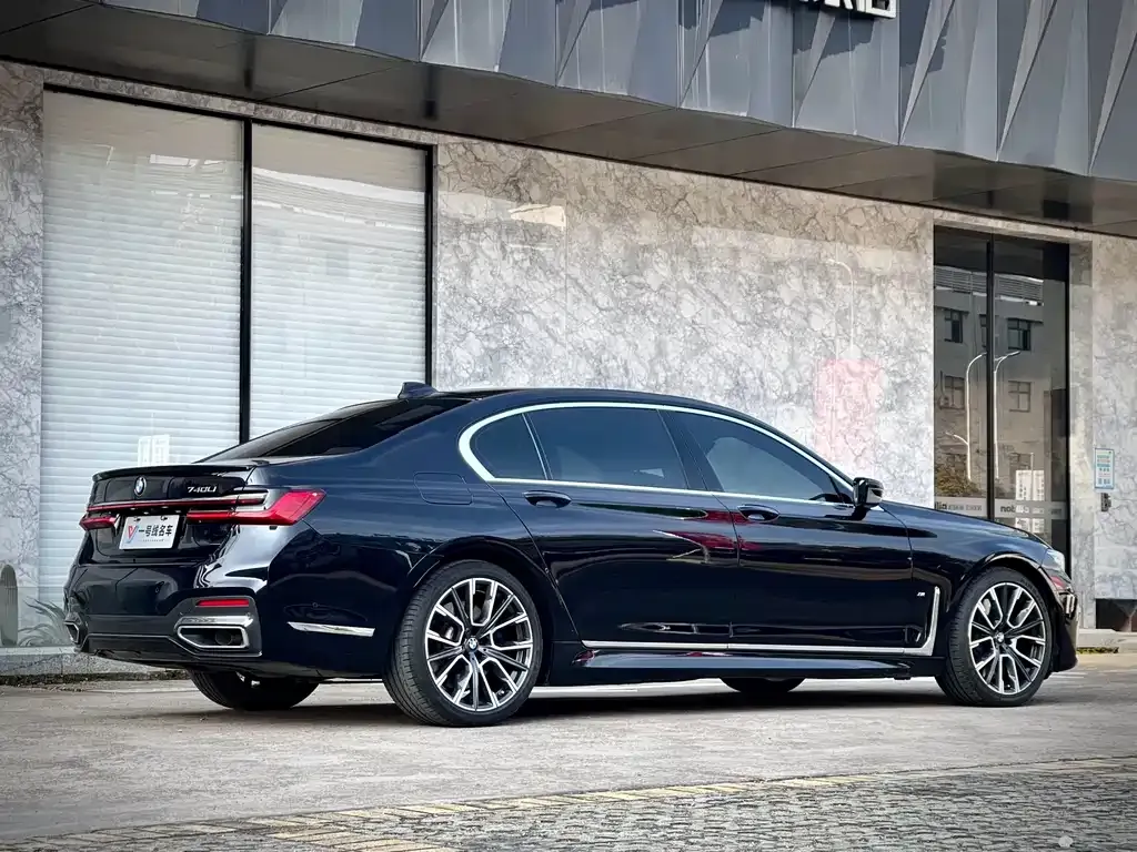 BMW 7 Series — фото 9