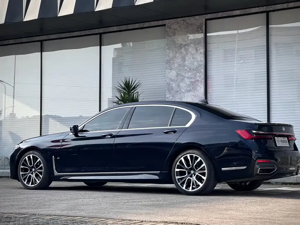 BMW 7 Series — фото 6