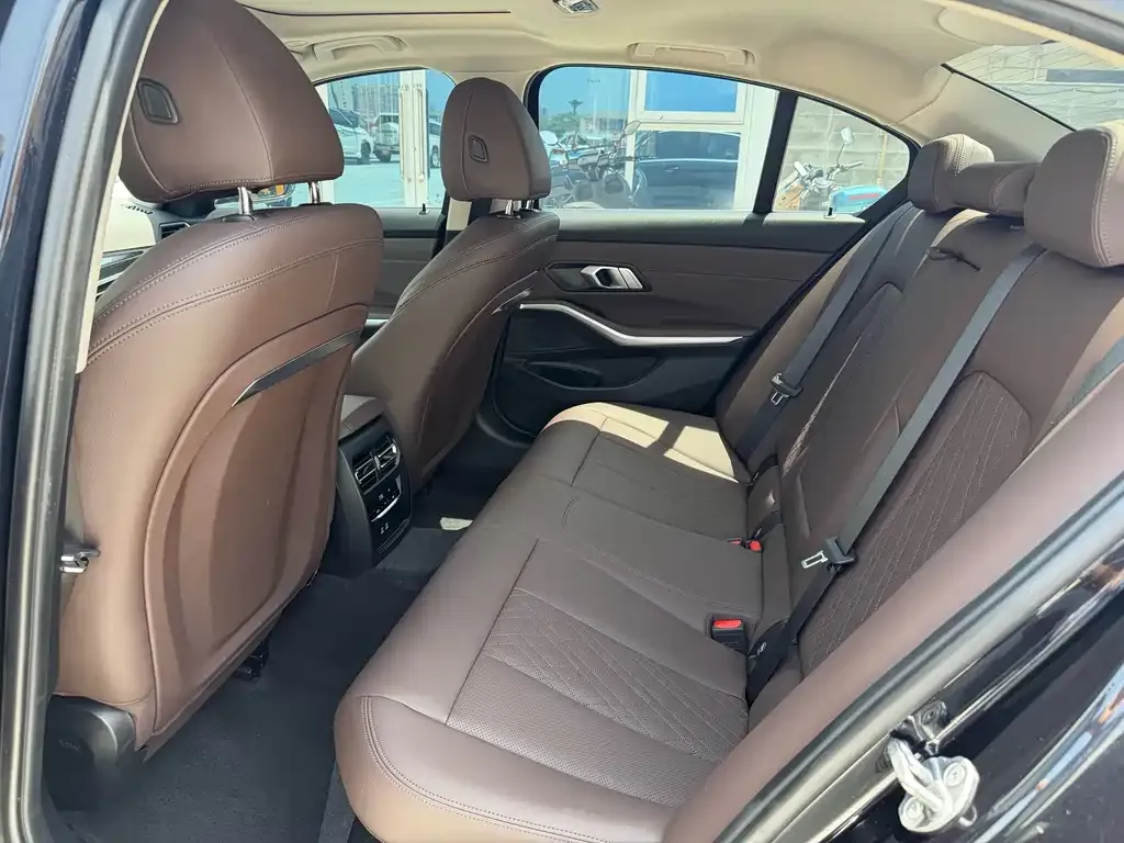 BMW 3 Series 2023 из CN, фото 4