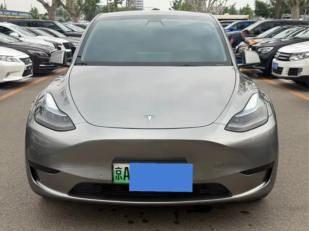 Tesla Model Y — фото 8