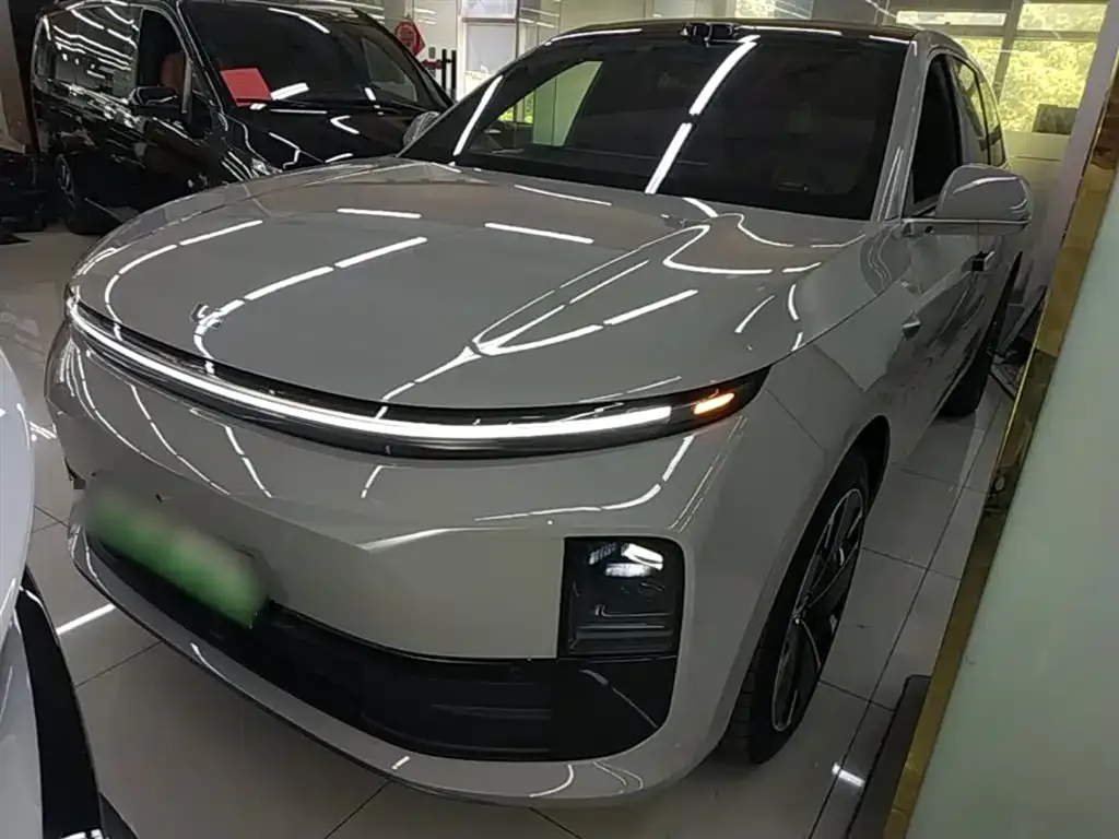 Li Auto L6 — фото 10
