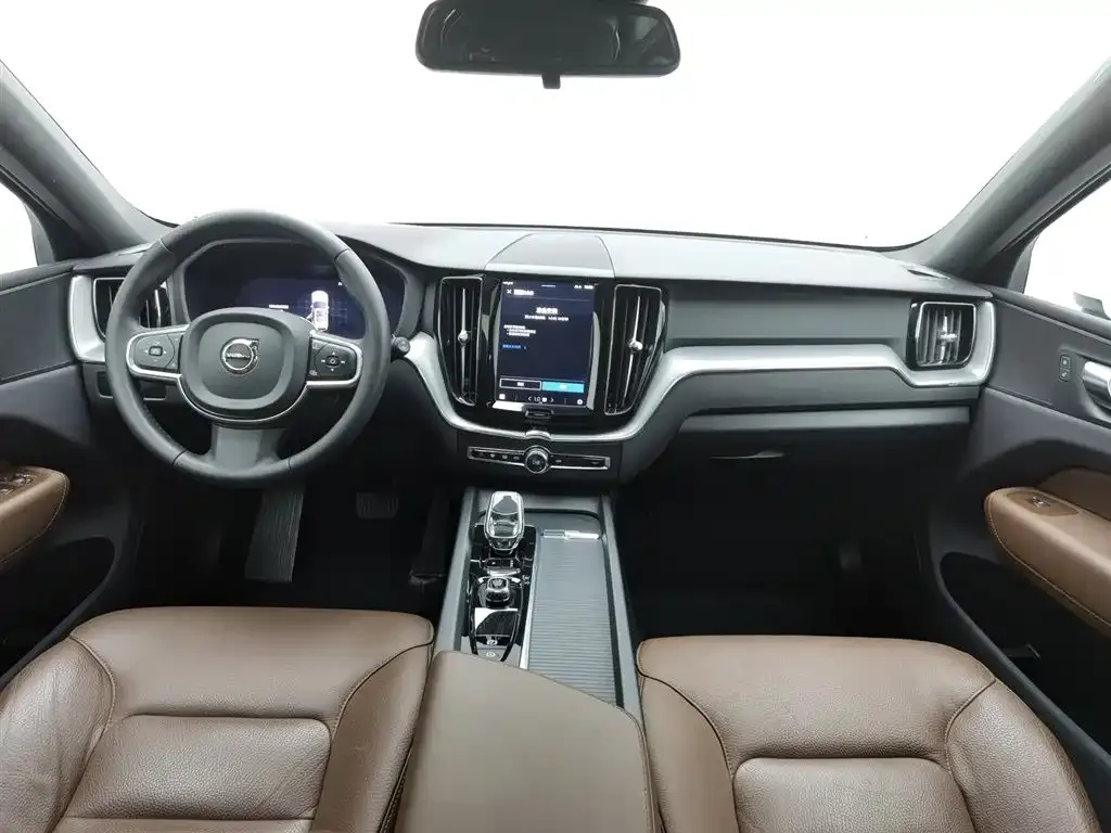 Volvo XC60 — фото 8