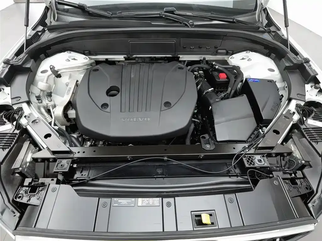 Volvo XC60 — фото 10