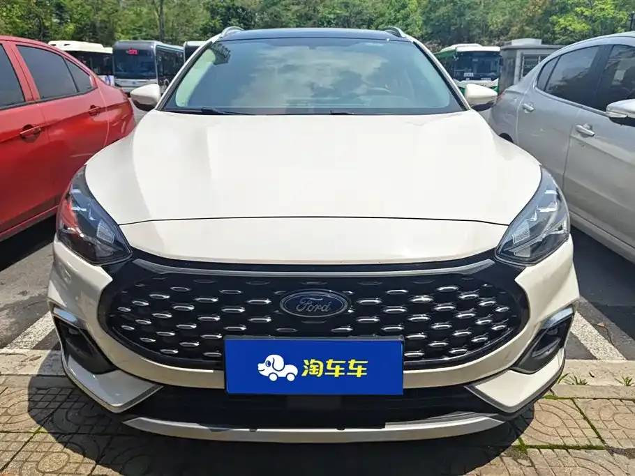 Ford Focus 2022 из CN, фото 8