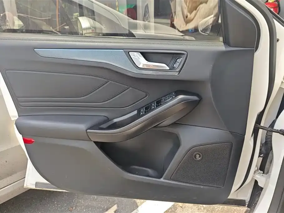 Ford Focus 2022 из CN, фото 2