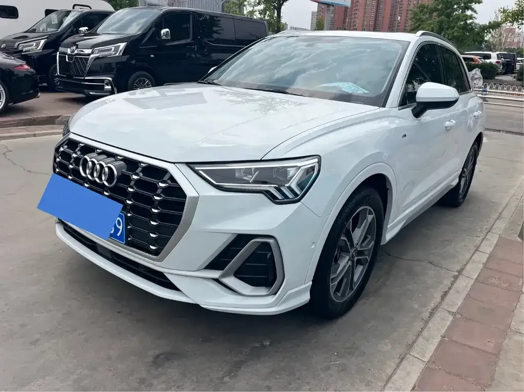 Audi Q3 — фото 1