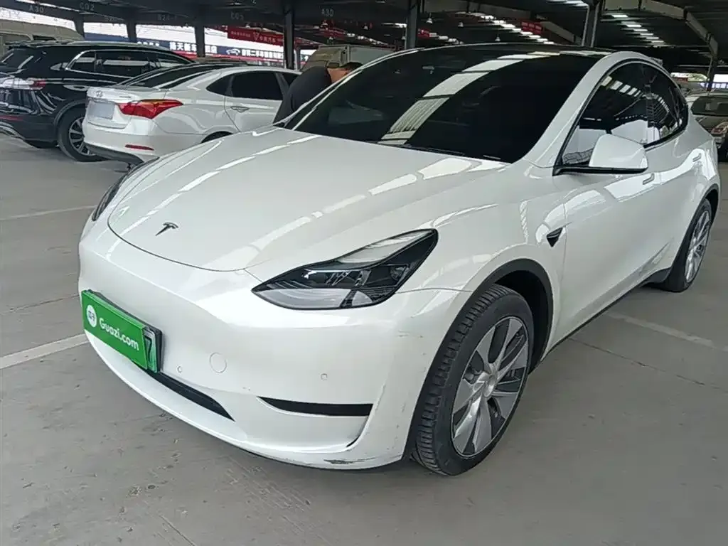 Tesla Model Y — фото 8