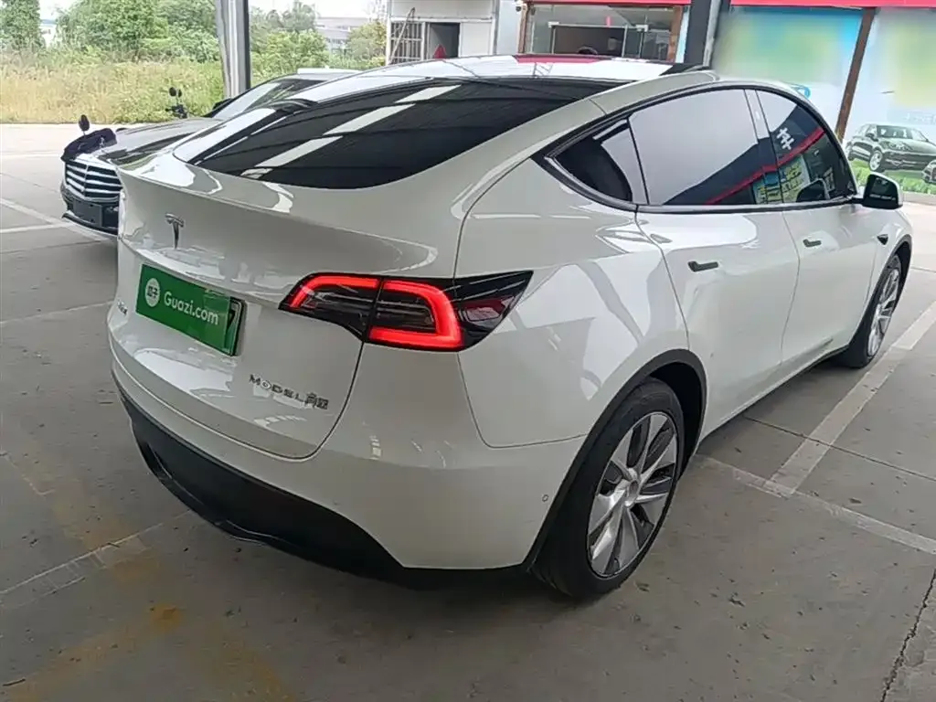Tesla Model Y — фото 2