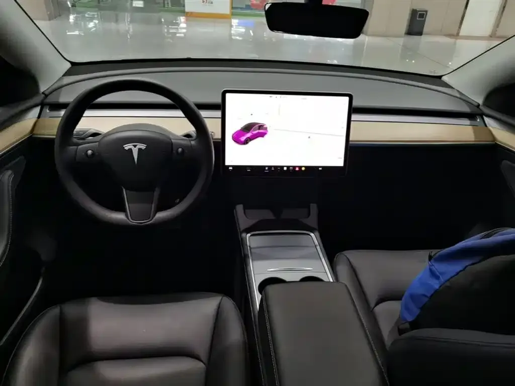 Tesla Model Y — фото 4