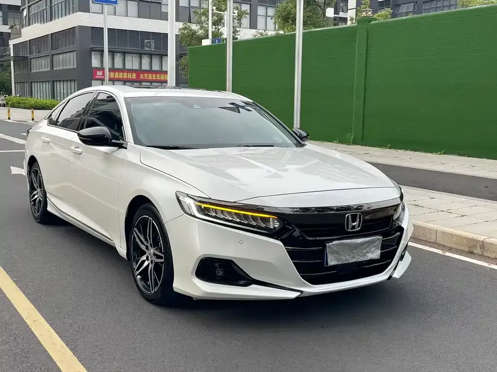 Honda Accord — фото 1