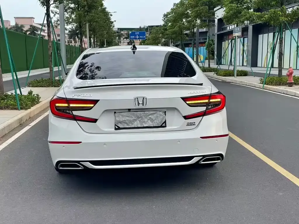Honda Accord — фото 9