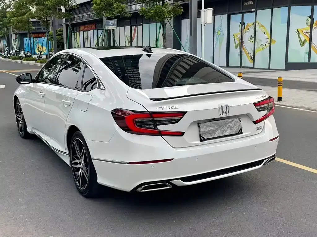 Honda Accord — фото 8