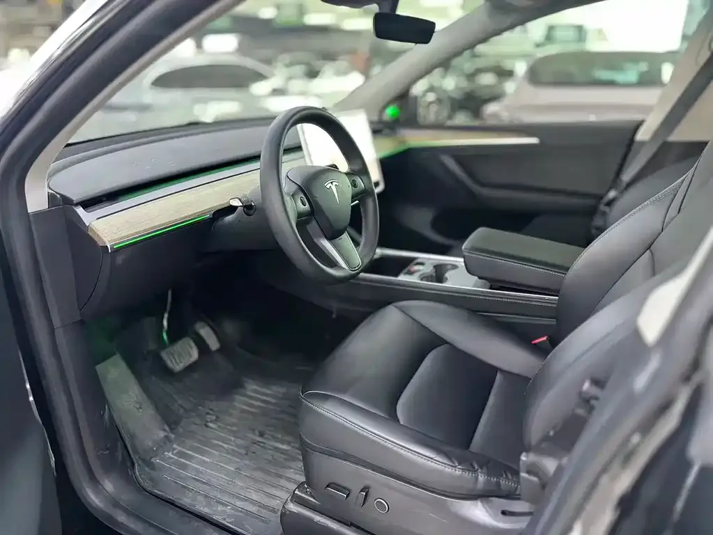 Tesla Model Y — фото 6