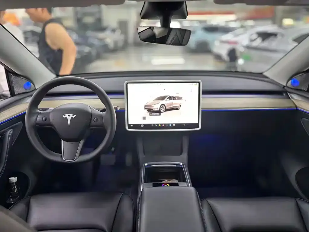 Tesla Model Y — фото 7