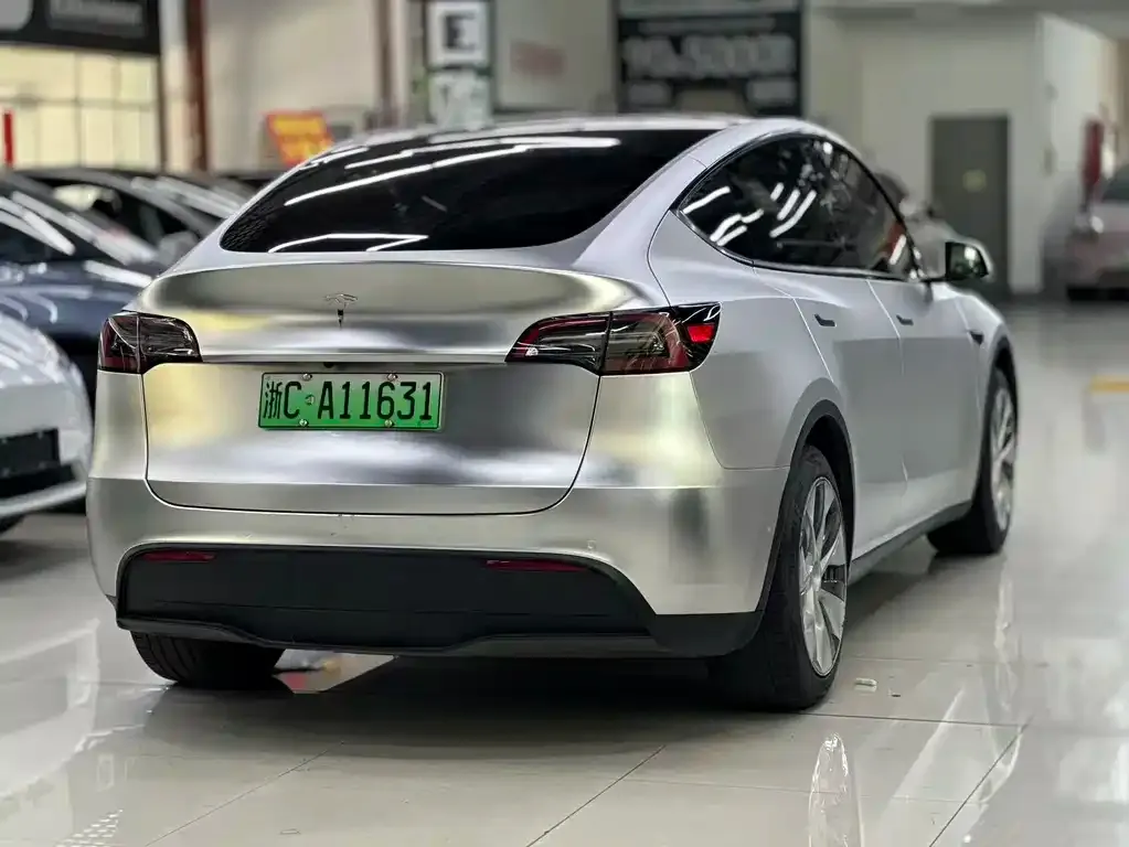 Tesla Model Y — фото 8