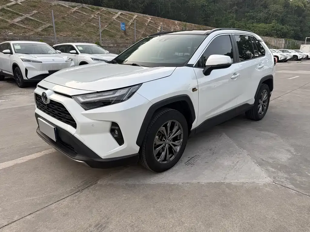 Toyota RAV4 — фото 1