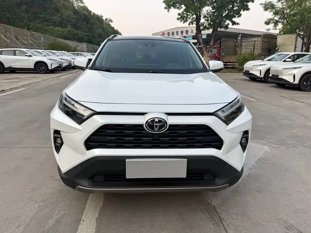 Toyota RAV4 — фото 4