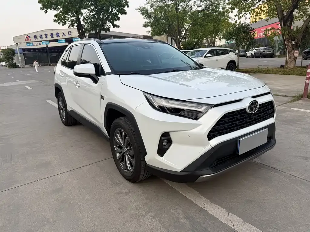 Toyota RAV4 — фото 9
